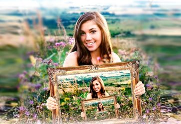 Foto-Templates: Ein Mädchen hält ein Bilderrahmen hoch mit einem Bild, das ein Mädchen zeigt, das einen Bilderrahmen hochhält, das wiederum ein Mädchen zeigt, das....