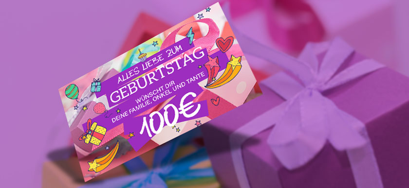 Geschenkscheck: Ein mit farbenfrohen Symbolen geschmückter, mit dem Betrag von 100 Euro versehener Geschenkscheck schwebt über einem violetten Hintergrund, der weitere verpackte Geschenke erkennen lässt.